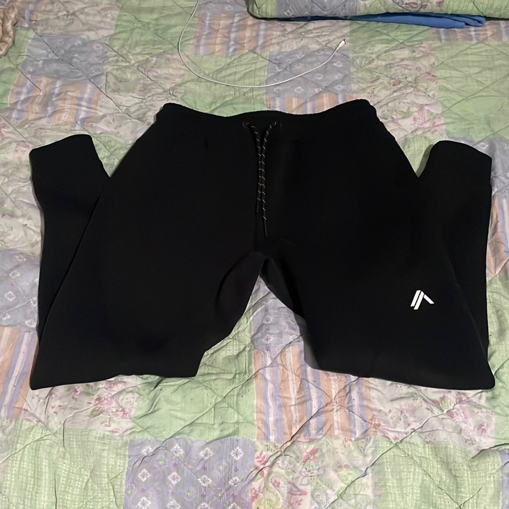 ALPHALETE ELMTS JOGGER - BLACK